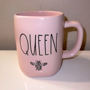 Rae Dunn “Queen🐝” Mug